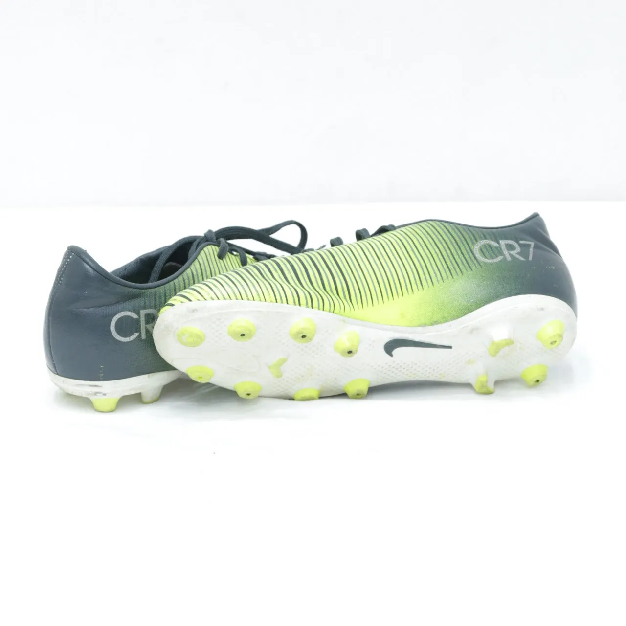 CR2043 Football shoes - 20 Pcs