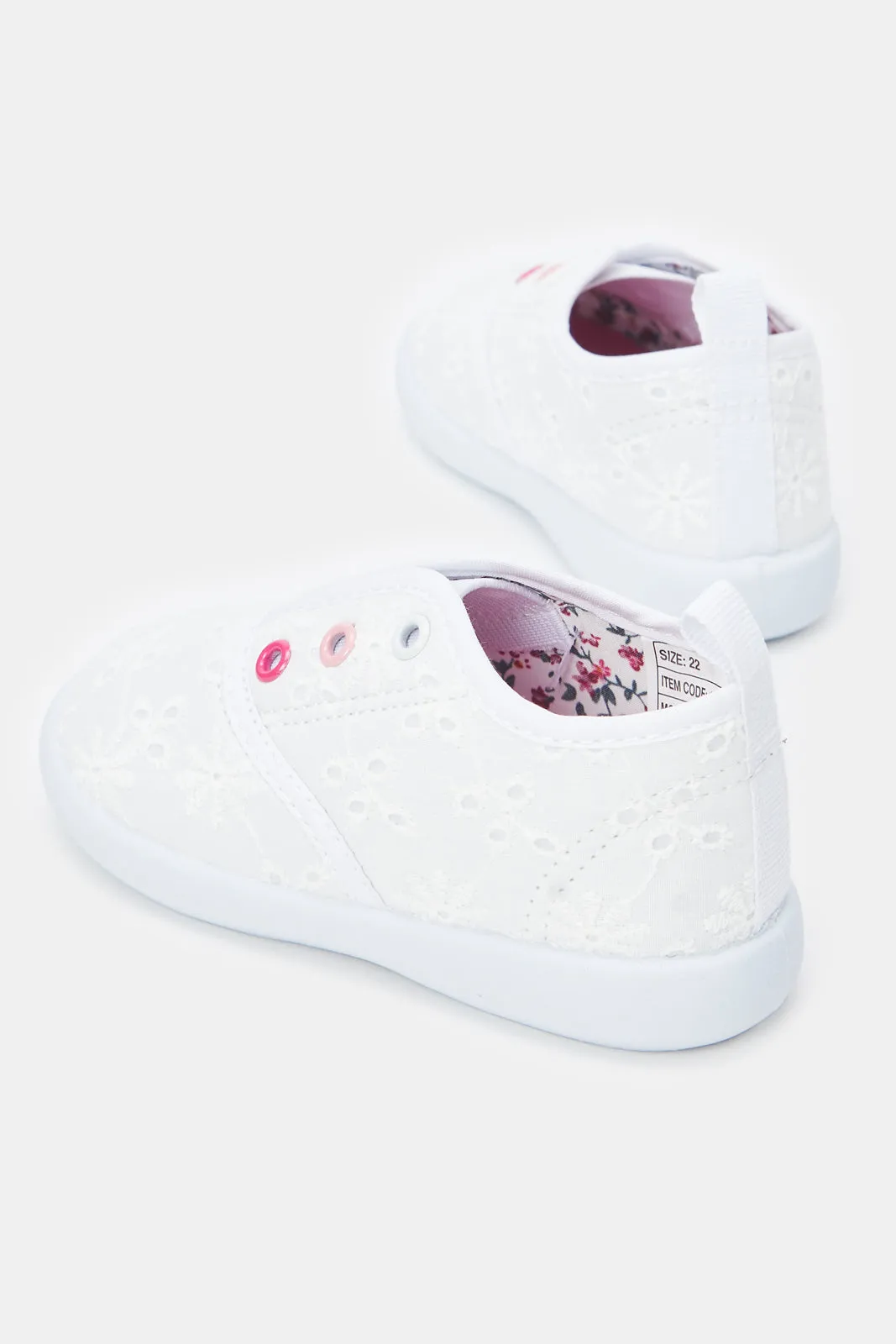 Girls White Embroidered Pump