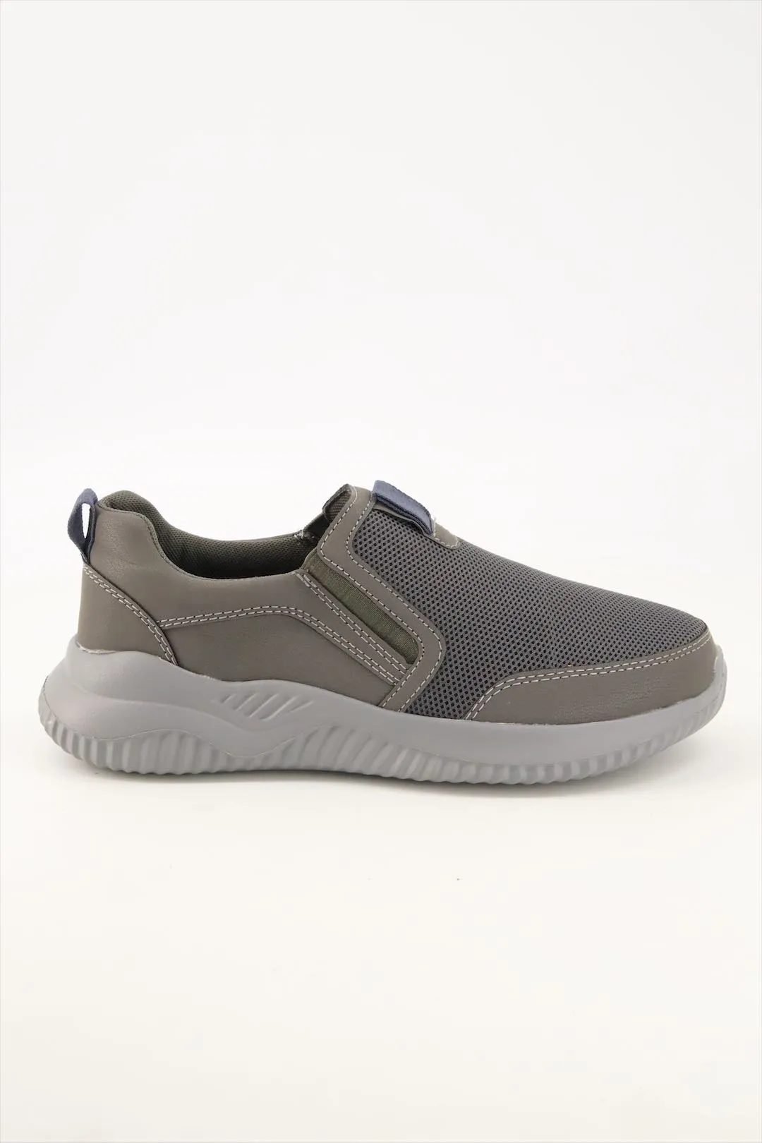 men gray sports shoes