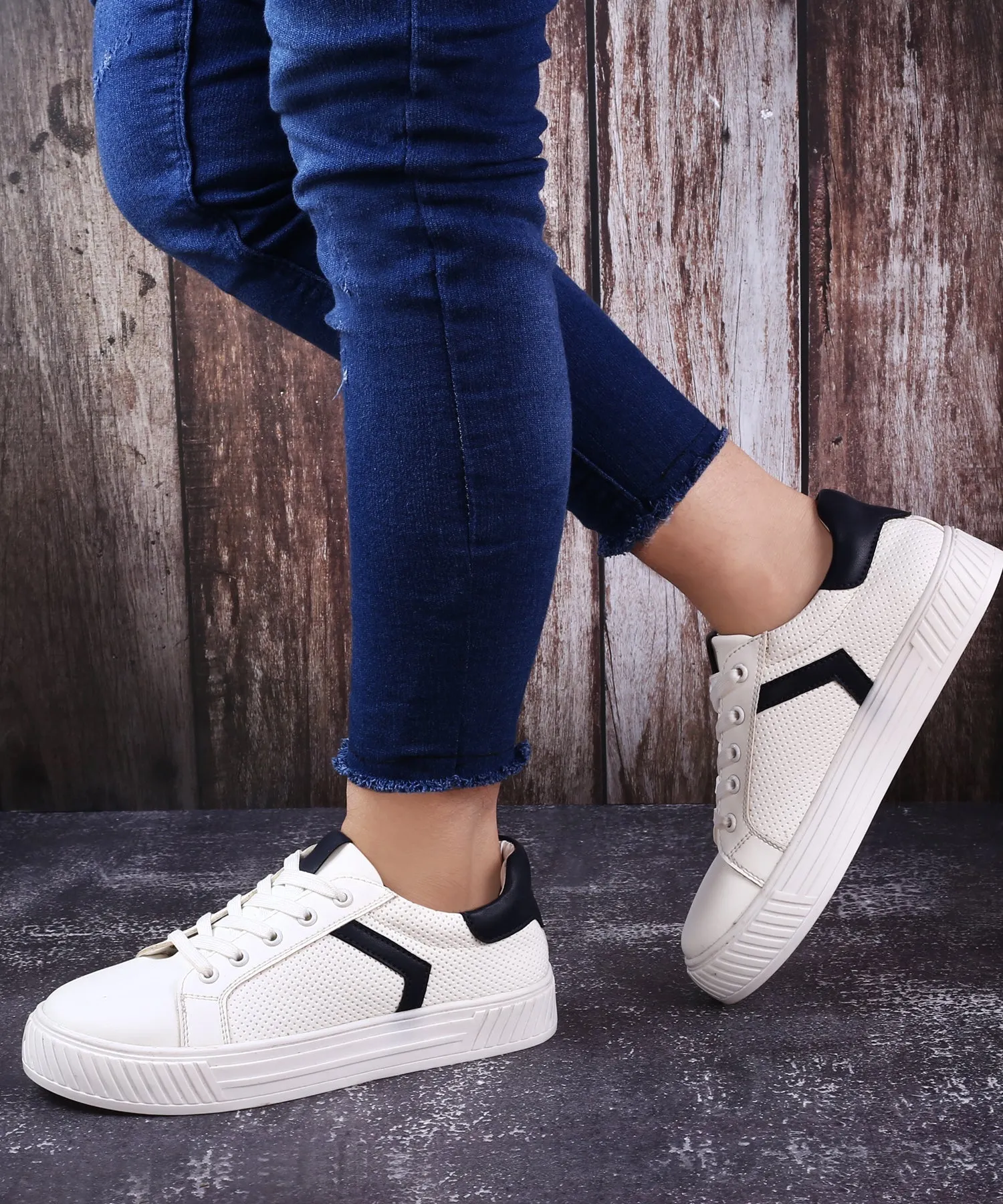 New Stylish Sneaker Shoes For Women